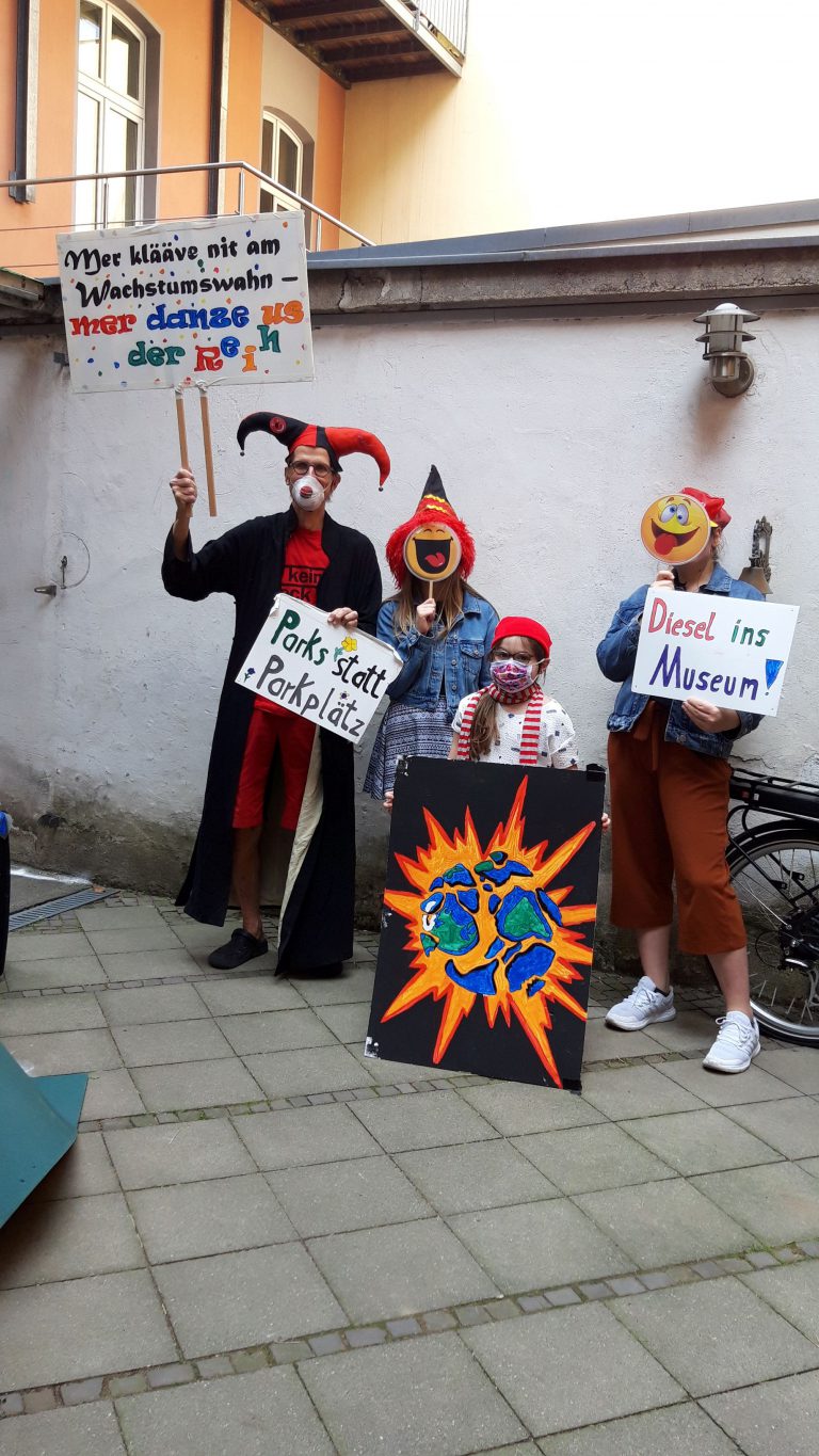 10.07.21 – Pappnasen Rot-Schwarz auf dem Kölle for Future Klima-Infotag