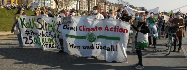 #PeopleNotProfit #PeaceAndJustice #Klimastreik