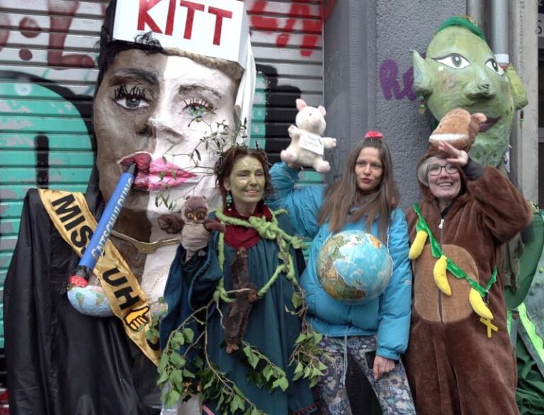 Bild vom Zoch vor dem Zoch, dem politischen Karnevalsumzug vor dem Rosenmontagszug in Köln -