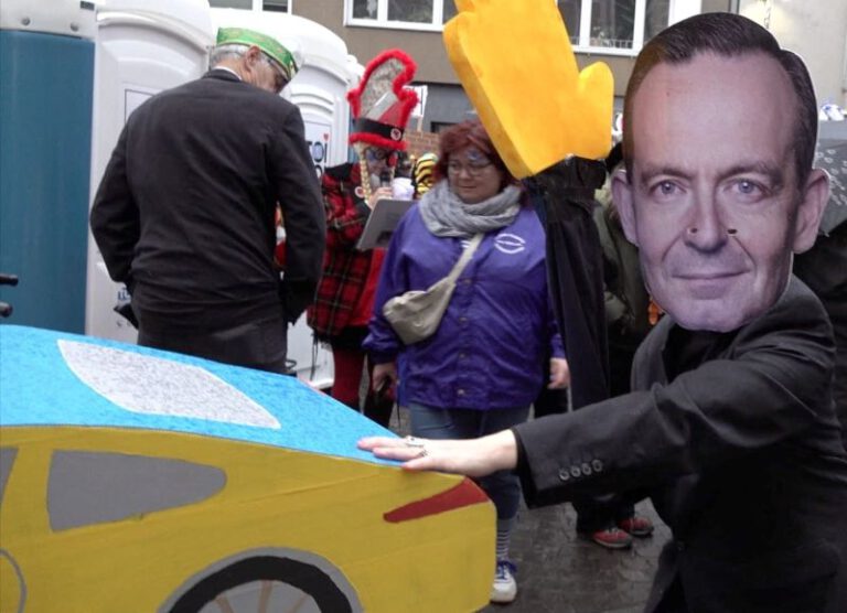 Bild vom Zoch vor dem Zoch, dem politischen Karnevalsumzug vor dem Rosenmontagszug in Köln -