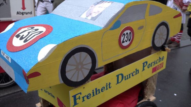 Bild vom Zoch vor dem Zoch, dem politischen Karnevalsumzug vor dem Rosenmontagszug in Köln -