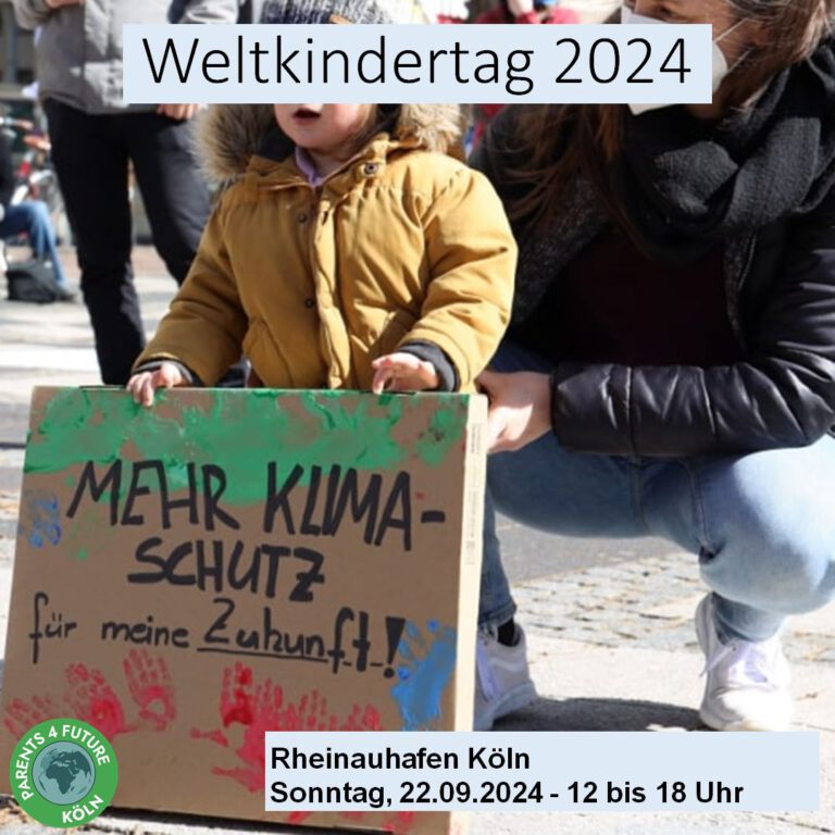 Sharepic Weltkindertag 2024 - Sonntag, 22.09.24, Rheinauhafen Köln Im Bild: ein kleines Kind steht von seiner Mutter gestützt hinter einem Demoschild mit der Aufschrift: Mehr Klimaschutz für meine Zukunft Auf dem Schild sind mehrere Kinderhandabdrücke. Logo Parents for Future Köln