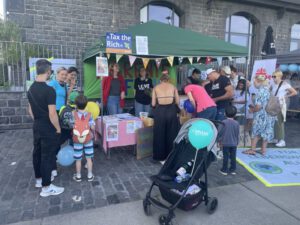 Weltkindertag Köln 22.09.24: gut besuchter Infostand der Parents for Future Köln