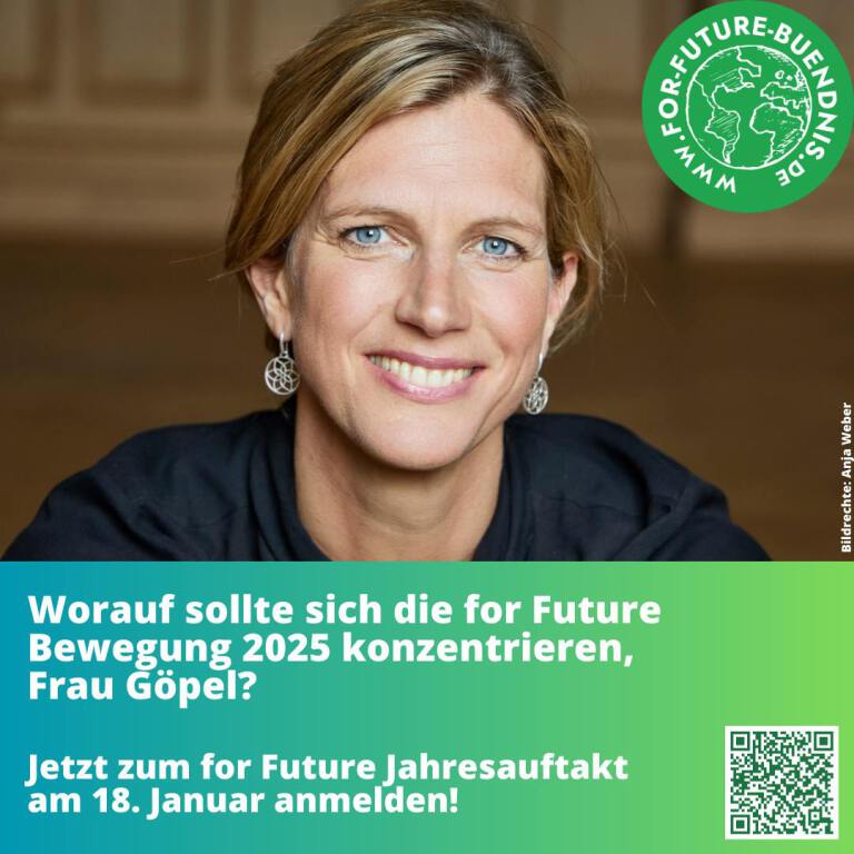 Text: Worauf sollte sich die for Future Bewegung 2025 konzentrieren, Frau Göpel? Jetzt zum for Future Jahresauftakt am 18. Januar 2025 anmelden Das Bild zeigt ein Porträt von Maja Göpel, einer Frau mit schulterlangen blonden Haaren und einem freundlichen Lächeln. Sie trägt ein dunkles Oberteil und Ohrringe. Im Hintergrund ist ein Logo des „for Future-Bündnis“ zu sehen. Ein QR-Code ist ebenfalls sichtbar.