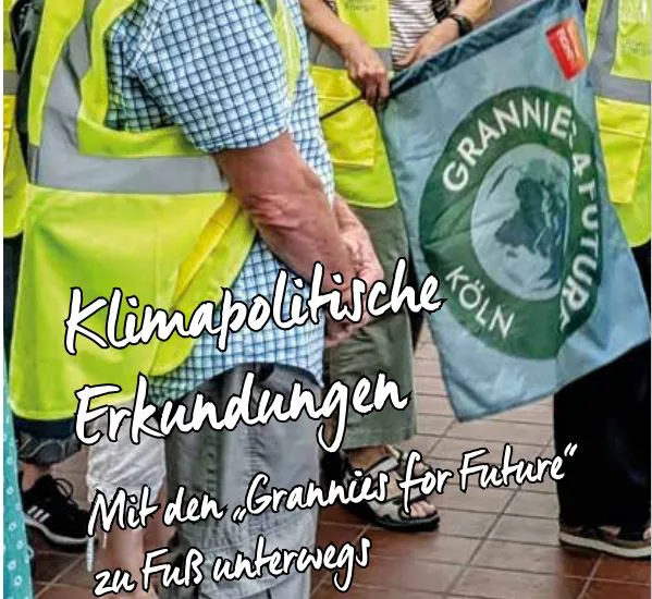Sharepic für die Veranstaltungsreihe "Klimapolitische Erkundungen - Mit den Grannies for Future zu Fuß unterwegs" Im Bild sind die Körper mehrerer Personen mit gelben Schutzwesten zu sehen. Im rechten Teil des Bildes ist die grüne Fahne mit der Aufschrift "Grannies for Future Köln" sichtbar.