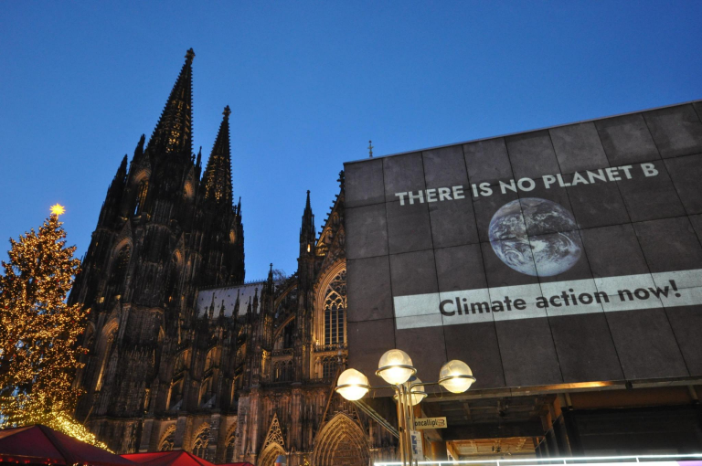 10 Jahre Pariser Klimaabkommen – Markante Aktion von P4F-Köln